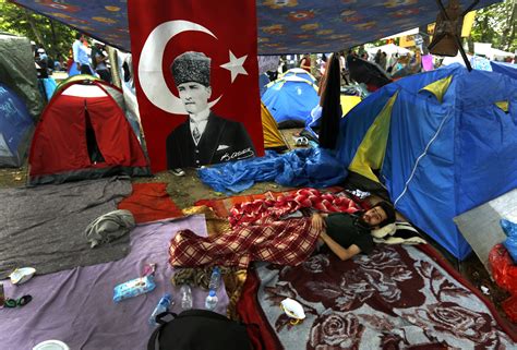  2013 Gezi Park Protests: 튀르키예 청년의 분노가 불러온 민주주의의 봄